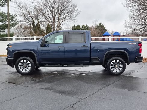 Used 2022 Chevrolet Silverado 2500 Custom w/ Custom Convenience Package image 6