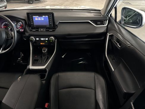 Used 2020 Toyota RAV4 XLE Premium FWD image 29