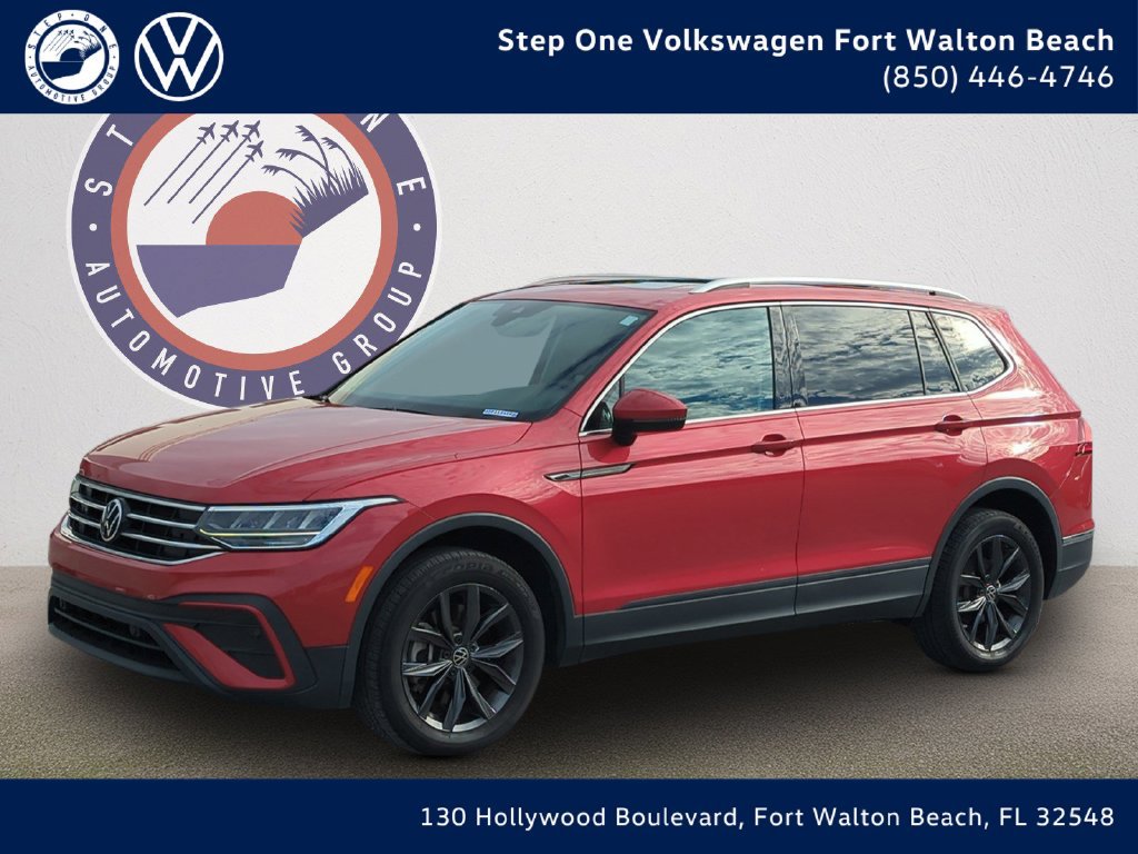 Used 2023 Volkswagen Tiguan SE w/ Panoramic Sunroof Package FWD image 1