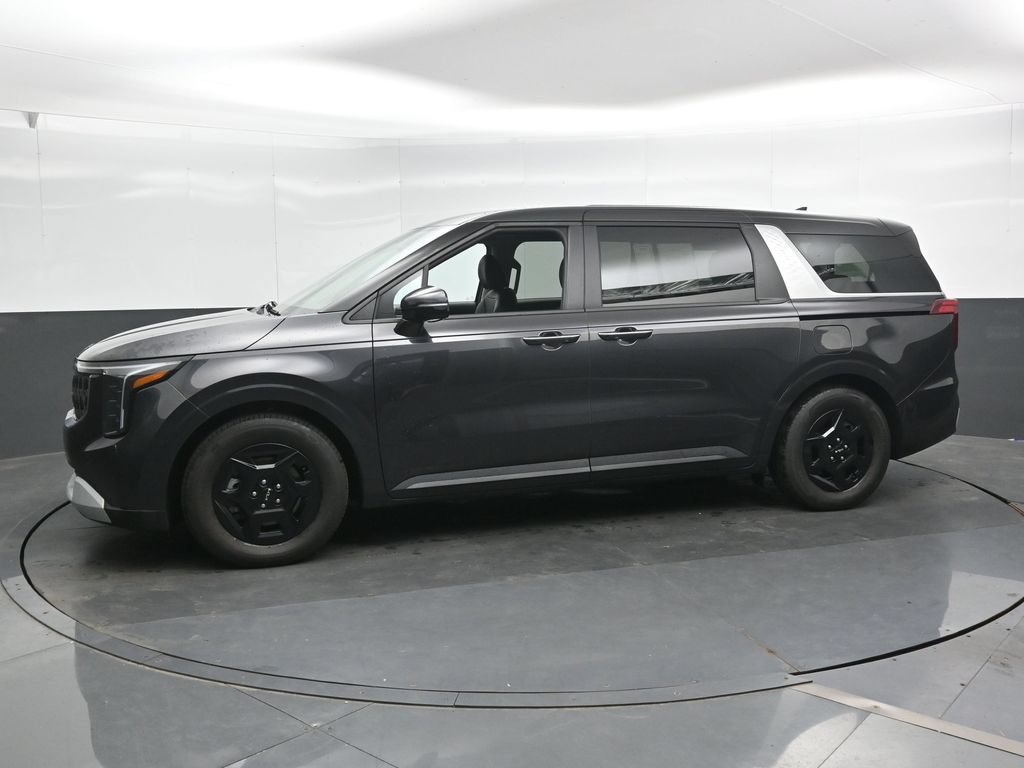 Used 2025 Kia Carnival FWD image 8