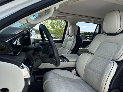 Used 2021 Lincoln Navigator Black Label w/ Special Edition Package AWD/4WD image 13