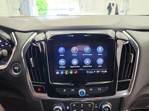 Used 2023 Chevrolet Traverse LT FWD image 16