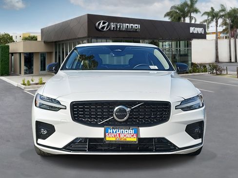 Used 2024 Volvo S60 B5 Core image 8