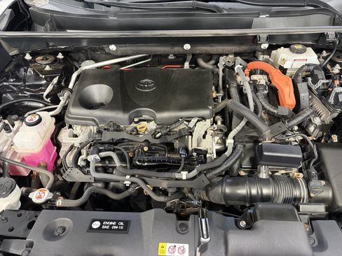 Used 2021 Toyota RAV4 LE image 29