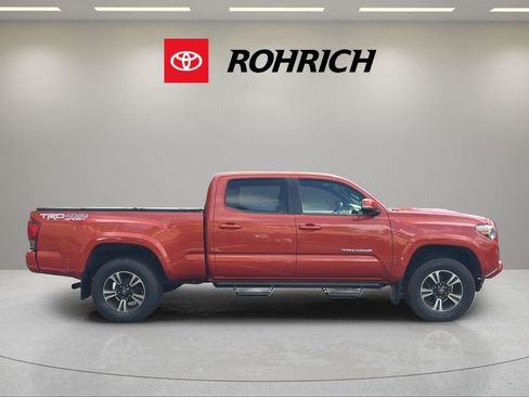 Used 2016 Toyota Tacoma TRD Sport w/ Towing Package AWD/4WD image 5
