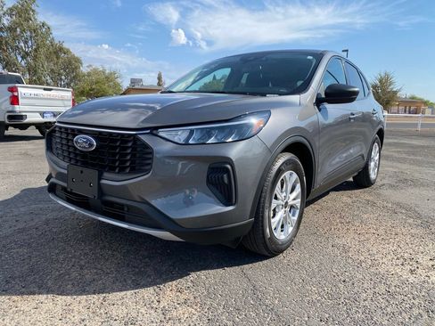 Used 2025 Ford Escape Active FWD image 2