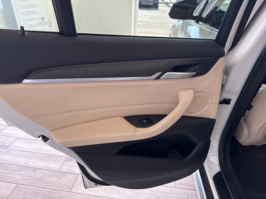 Used 2017 BMW X1 xDrive28i AWD/4WD image 9