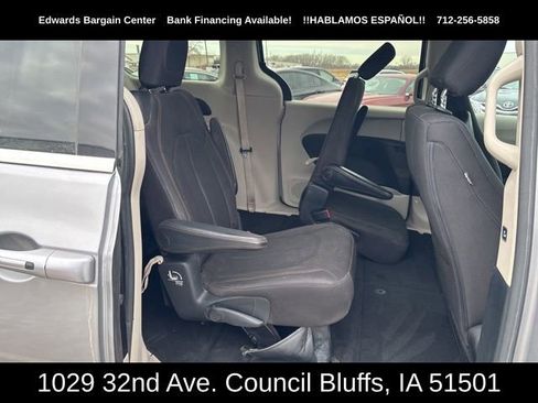 Used 2017 Chrysler Pacifica Touring w/ Tire & Wheel Group image 11