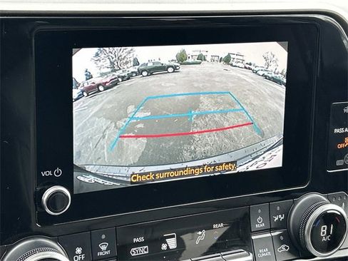 Used 2023 Toyota Highlander XLE image 26