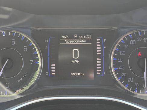 Used 2015 Chrysler 200 Limited FWD image 7