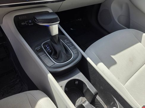 Used 2024 Hyundai Kona SEL FWD image 25