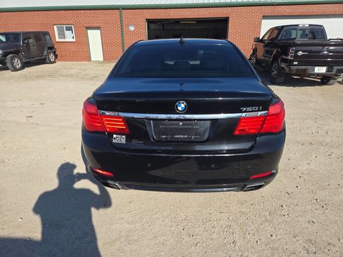 Used 2010 BMW 750i xDrive image 8
