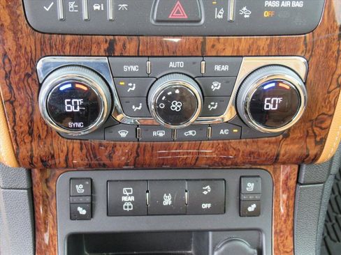 Used 2014 Chevrolet Traverse LTZ image 24