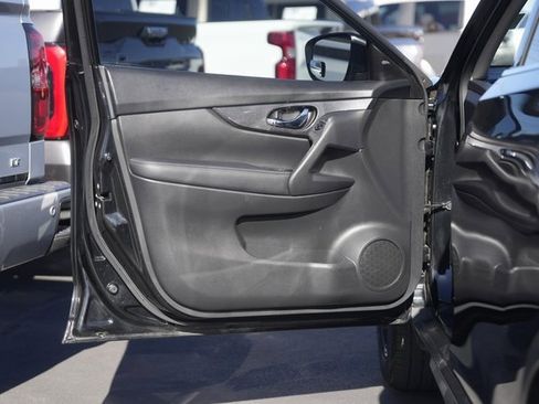 Used 2018 Nissan Rogue SV image 29