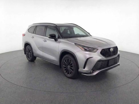 Used 2025 Toyota Highlander XSE image 3