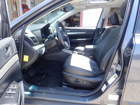 Used 2010 Subaru Outback 2.5i Premium image 10