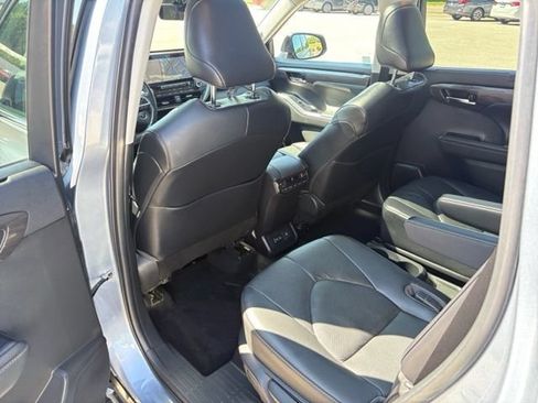 Used 2022 Toyota Highlander Platinum AWD/4WD image 43