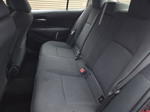 Used 2021 Toyota Corolla LE image 12