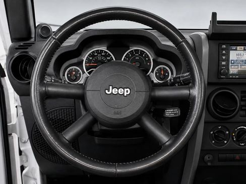 Used 2007 Jeep Wrangler Unlimited Sahara w/ Dual Top Group AWD/4WD image 11