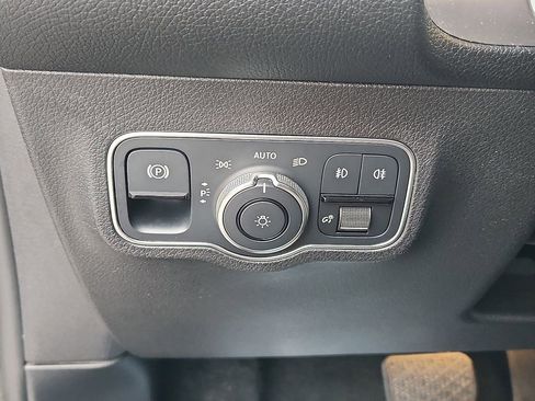 Used 2022 Mercedes-Benz GLB 250 4MATIC image 25