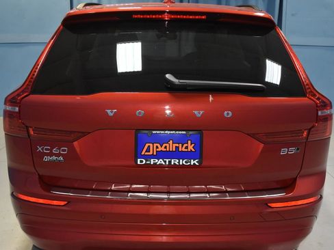 Used 2022 Volvo XC60 B5 Momentum image 26