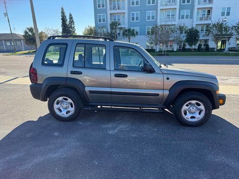 Used 2006 Jeep Liberty Sport image 9