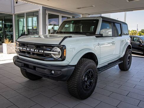 Used 2023 Ford Bronco Outer Banks AWD/4WD image 11