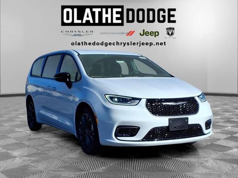 New 2026 Chrysler Pacifica Select image 31