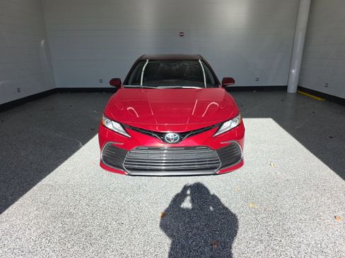 Used 2021 Toyota Camry XLE image 8
