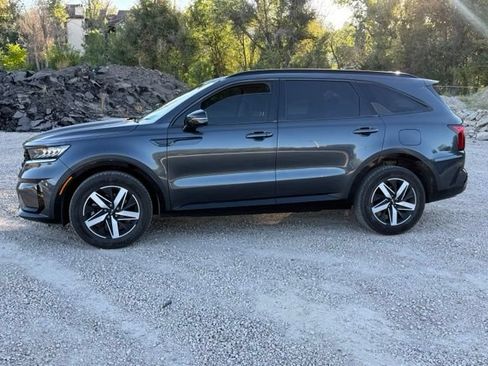 Used 2021 Kia Sorento S w/ Panoramic Sunroof Package FWD image 2