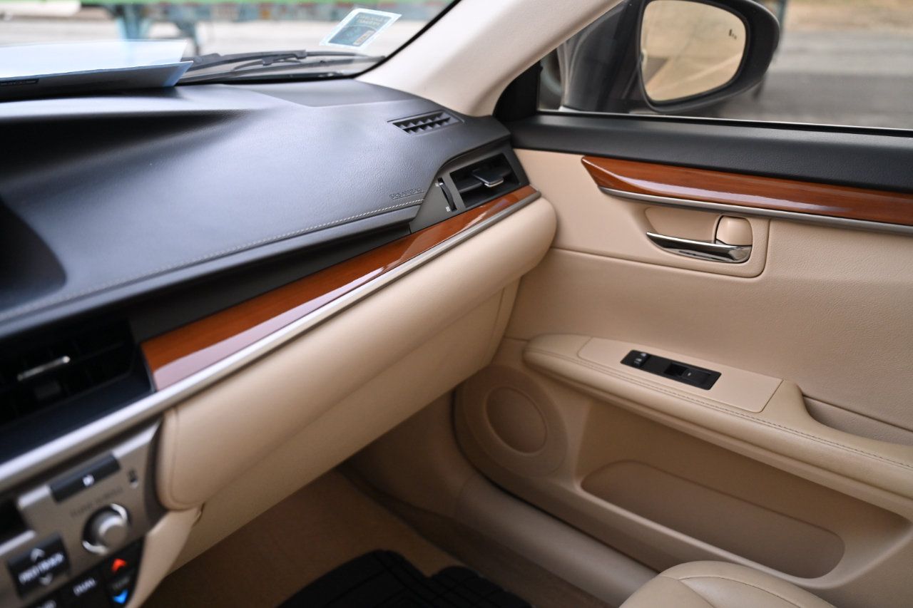 Used 2013 Lexus ES 300h w/ Premium Pkg FWD image 20