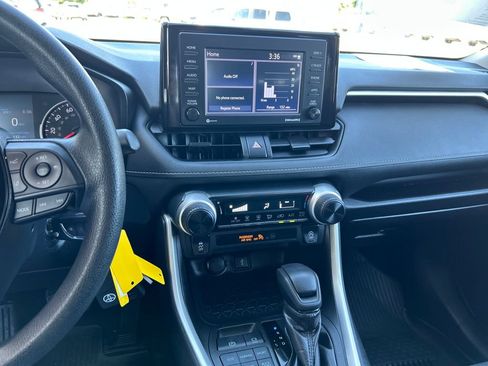 Certified 2022 Toyota RAV4 LE AWD/4WD image 20