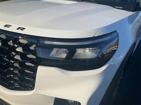 New 2026 Ford Explorer ST-Line w/ ST-Line Street Pack image 9