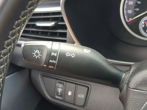 Used 2022 Genesis G70 2.0T image 26