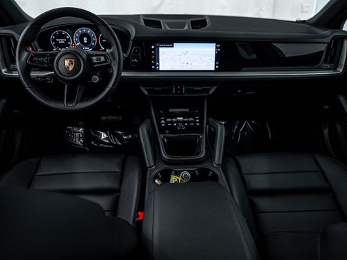 Certified 2025 Porsche Cayenne image 12