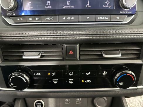 Used 2023 Nissan Rogue S image 8