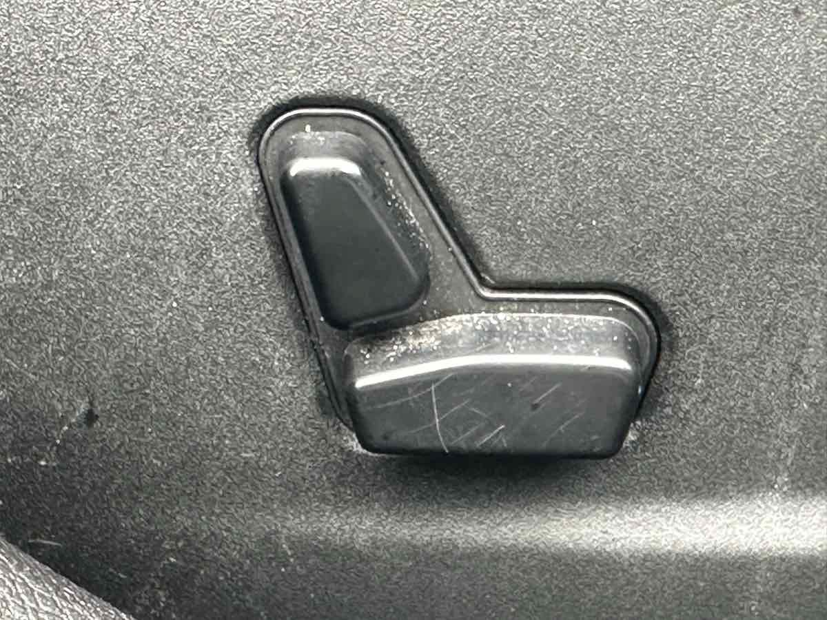 Used 2014 Chrysler 300 C w/ Harman/Kardon Audio Group RWD image 30
