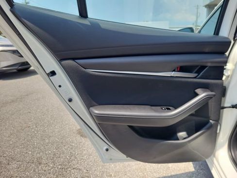 Used 2021 MAZDA MAZDA3 s FWD image 32