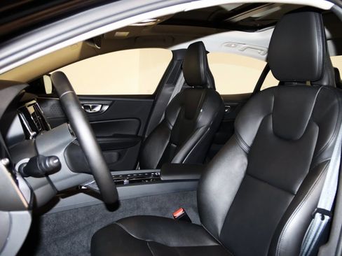 Used 2025 Volvo S60 B5 Core image 36