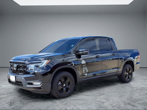 Used 2025 Honda Ridgeline Black Edition image 3
