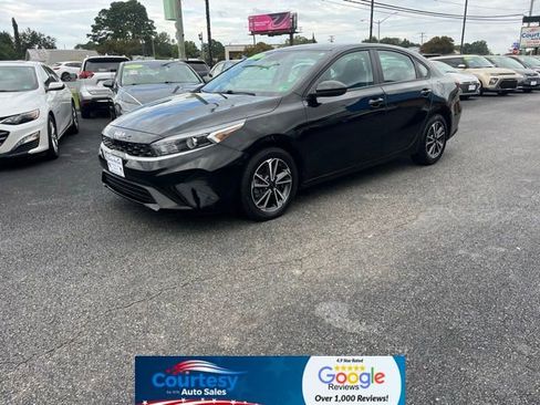 Used 2022 Kia Forte LXS image 3