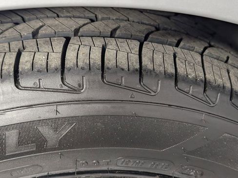 Used 2023 Toyota Corolla LE image 9