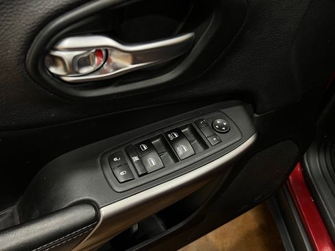 Used 2019 Jeep Cherokee Latitude Plus image 28