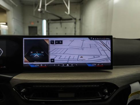 Used 2025 BMW 330i xDrive Sedan w/ Convenience Package image 17