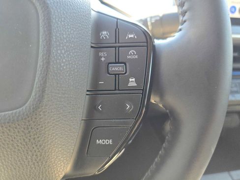 Used 2025 Toyota Prius XLE image 28