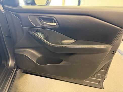 Used 2025 Nissan Rogue SV AWD/4WD image 35
