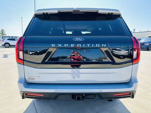 Used 2025 Ford Expedition Active AWD/4WD image 46