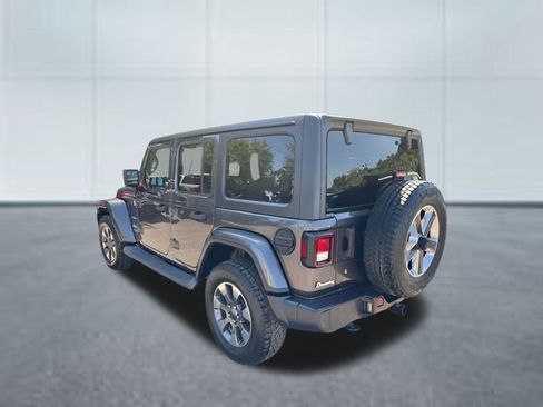 Used 2019 Jeep Wrangler Unlimited Sahara w/ Cold Weather Group AWD/4WD image 2