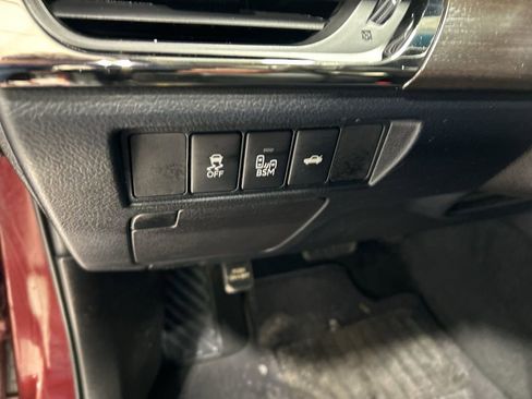 Used 2016 Toyota Avalon XLE Premium image 11