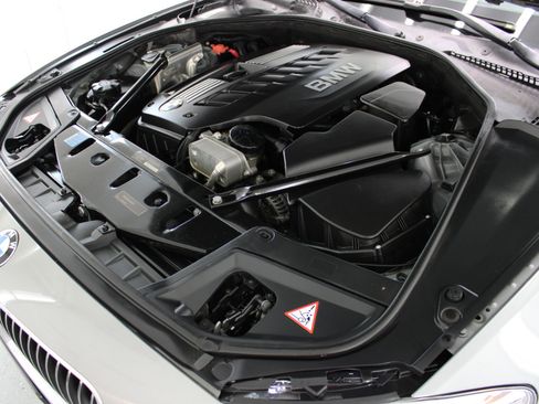 Used 2011 BMW 528i Sedan image 71